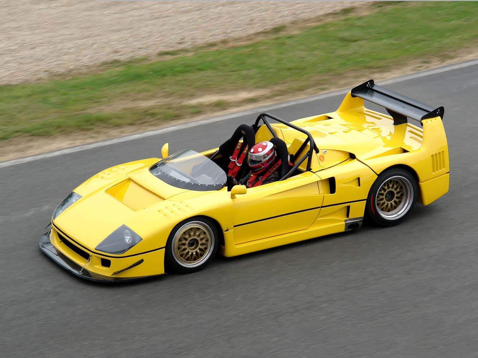 Ferrari F40, Évolutions et caractéristiques