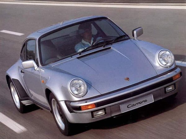 Porsche 911 Carrera 3.2 Turbo-Look sans aileron 1983-1989 vue AV - photo Porsche