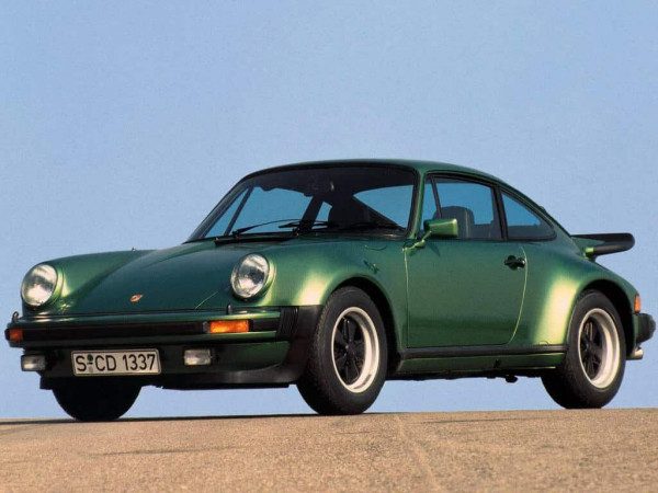 Porsche 911 Turbo 3.0 1975-1977 vue AV - photo Porsche