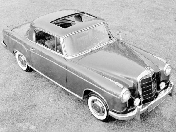 Mercedes-Benz Ponton 220S coupé (W180) avec toit ouvrant 1956-1959 vue AV - photo Mercedes-Benz