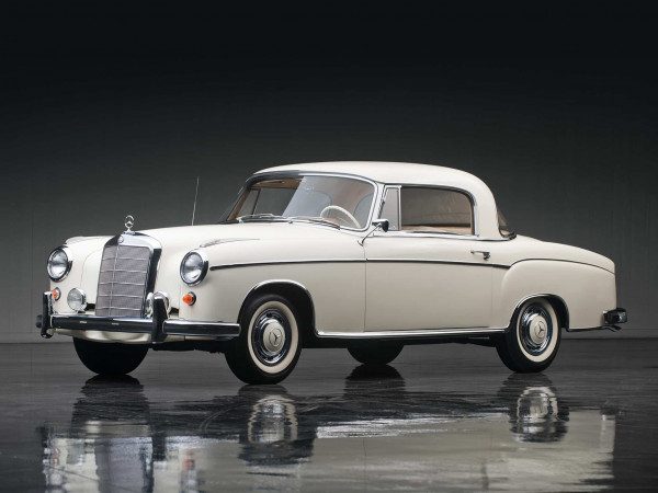 Mercedes-Benz Ponton 220S coupé (W180) US vue AV - photo : Darin Schnabel ©2013 Courtesy of RM Auctions