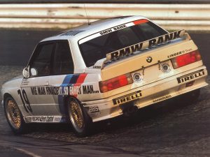 BMW M3 E30 circuit 1990 - photo : auteur inconnu