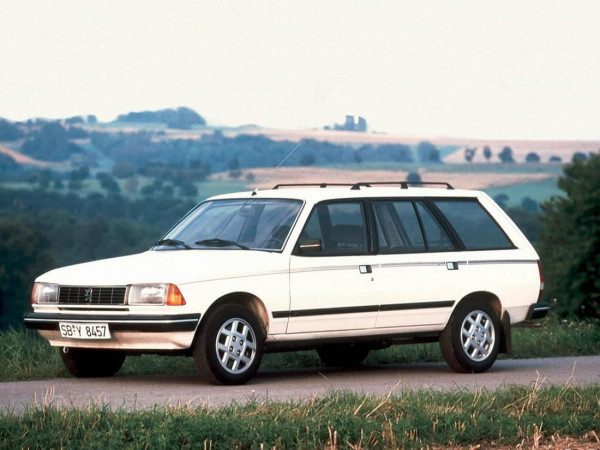 Peugeot 305 break GTX 1984-1988 vue AV - photo Peugeot