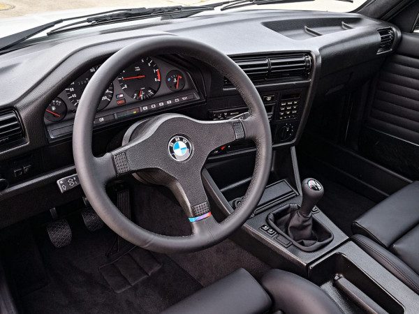 BMW M3 E30 pick up 1986 planche de bord - photo BMW