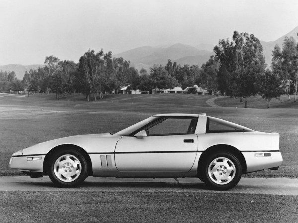 Chevrolet Corvette Sport Coupe MY 1988 vue profil - photo Chevrolet