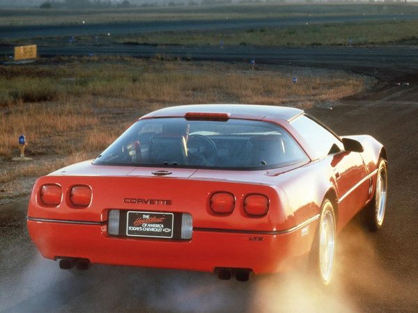 Chevrolet Corvette ZR-1 1990 au démarrage et avec badge LT5 - photo Chevrolet