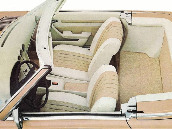 Mercedes-Benz 350SL R107 1971 intérieur - photo Archives Daimler