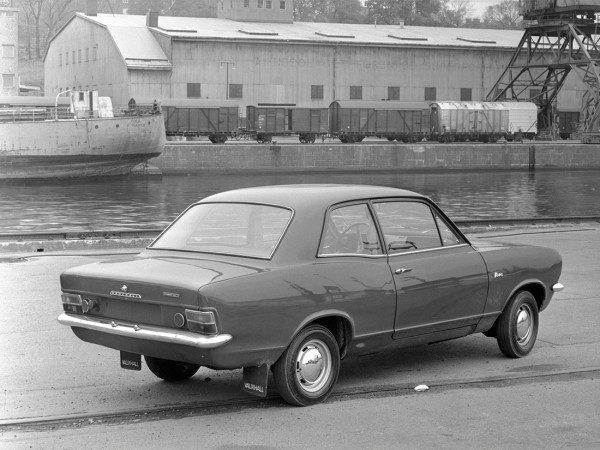 Vauxhall Viva HB 1966-1970 2 portes De Luxe vue AR - photo Vauxhall