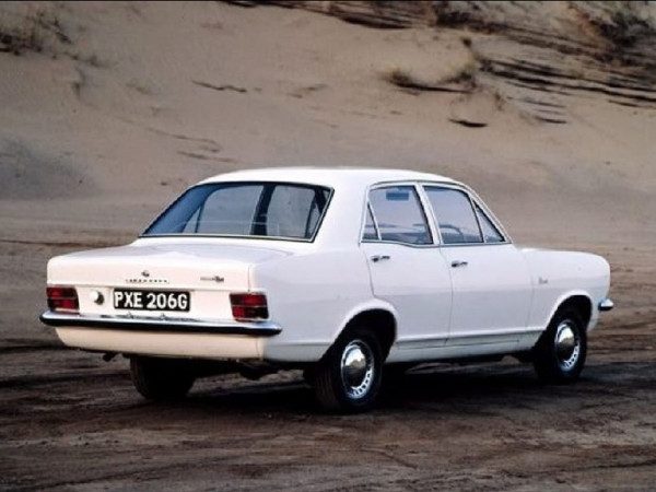 Vauxhall Viva HB 1968-1970 4 portes vue AR - photo Vauxhall