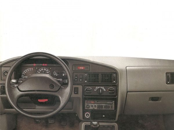 Volkswagen Apollo GLS 1990-1992 planche de bord - photo Volkswagen do Brasil