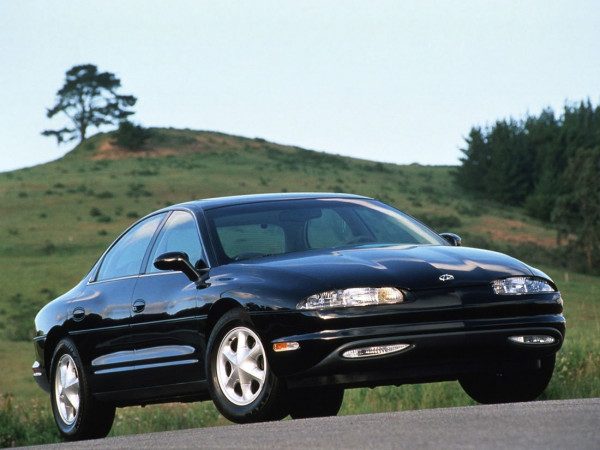 Oldsmobile Aurora 1994-1999 vue AV - photo Oldsmobile