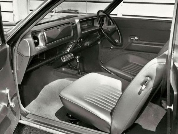 Vauxhall Viva HC berline 2 portes 1970-1973 intérieur - photo Vauxhall