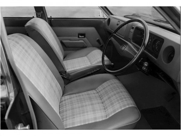 Vauxhall Viva HC berline 4 portes 1973-1979 intérieur - photo Vauxhall