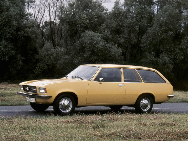 Opel Rekord D Caravan 3 portes 1972-1977 vue AV - photo Opel