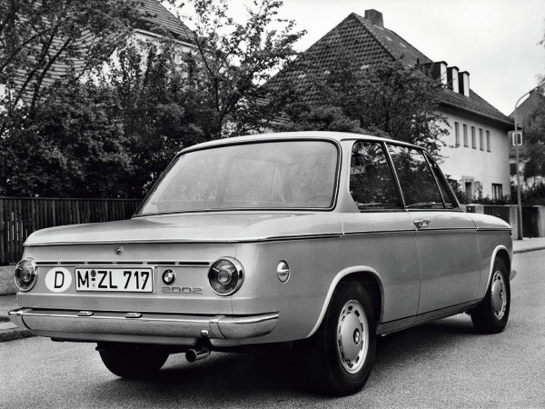 BMW 2002 1968-1971 vue AR - photo BMW