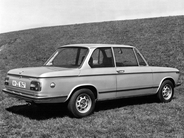 BMW 2002 tii 1973-1975 vue AR - photo BMW