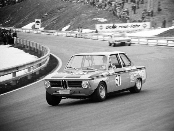 BMW 2002 Groupe 2 sur circuit 1970 - photo BMW