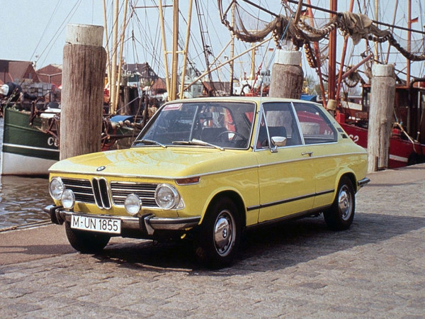 BMW 2000 tii Touring 1971-1973 vue AV - photo BMW