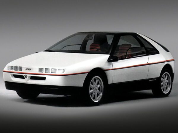 Lancia Hit Pininfarina - salon de Turin 1988 - photo Pininfarina