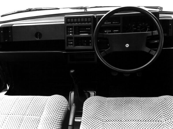 Lancia Delta 1979-1982 planche de bord conduite à droite - photo Lancia