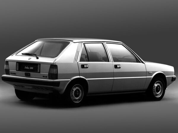 Lancia Delta 1982-1986 vue AR - photo Lancia