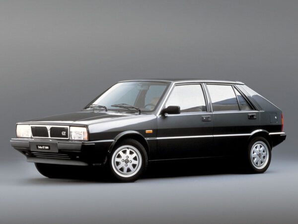 Lancia Delta GT 1600 1982-1986 vue AV - photo Lancia