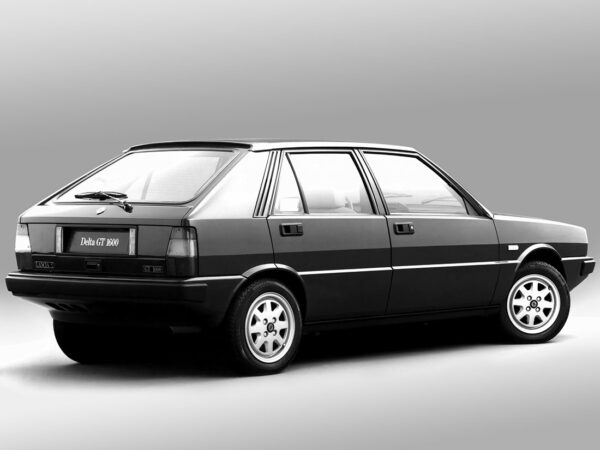 Lancia Delta GT 1600 1982-1986 vue AR - photo Lancia