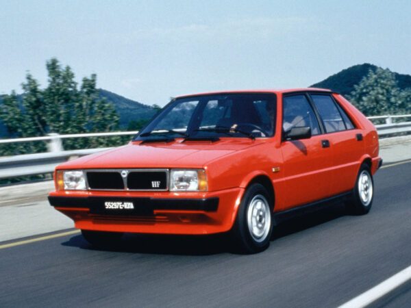 Lancia Delta HF 1983-1985 vue AV - photo Lancia