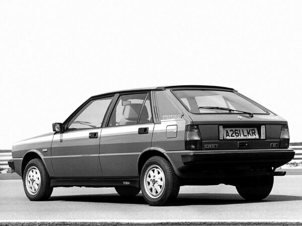 Lancia Delta HF pour le Royaume-Uni 1983-1985 vue AR - photo Lancia UK