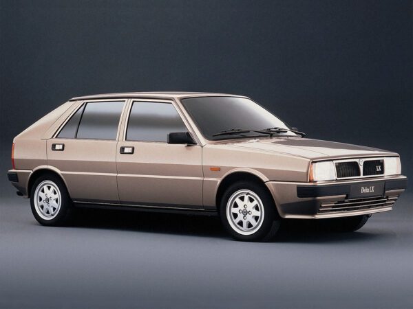 Lancia Delta LX 1986-1991 vue AV - photo Lancia