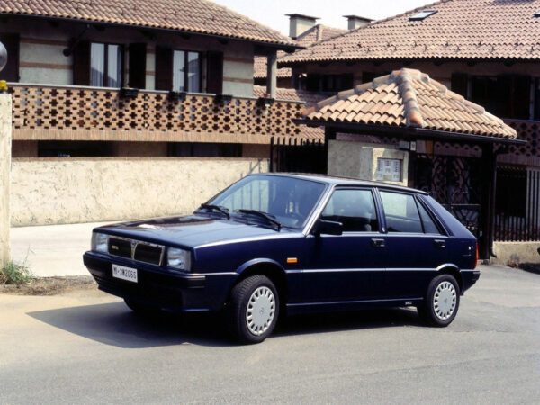 Lancia Delta 1600 i.e. 1991-1992 vue AV - photo Lancia