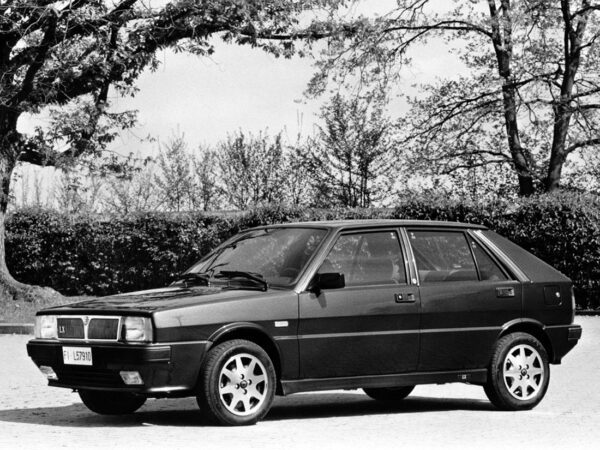 Lancia Delta LX 1991-1992 vue AV - photo Lancia