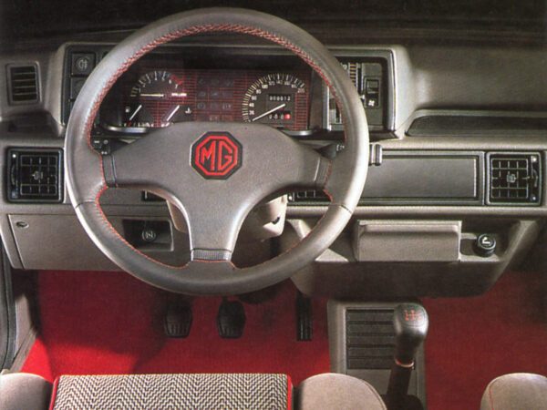 MG Metro 1984-1990 planche de bord - photo MG