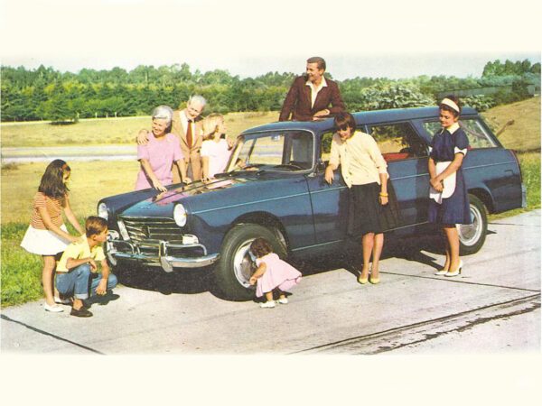 Peugeot 404 Rural (Argentine) 1963-1965 vue AV - photo IAFA