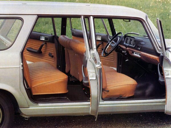 Peugeot 404 Break Super Luxe 1969-1971 vue intérieur - photo Peugeot