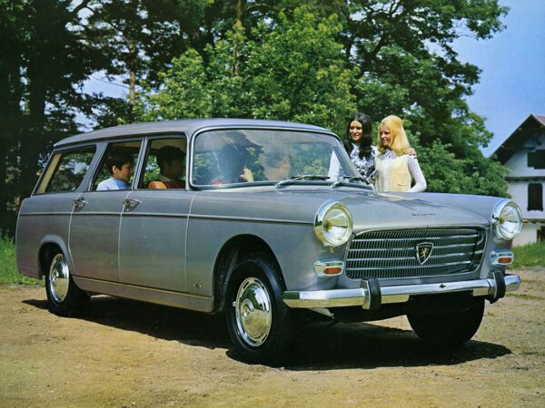 Peugeot 404 Break Super Luxe 1969-1971 vue AV - photo Peugeot