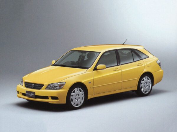 Toyota Altezza Gita AS 200 2001-2005 vue AV - photo Toyota