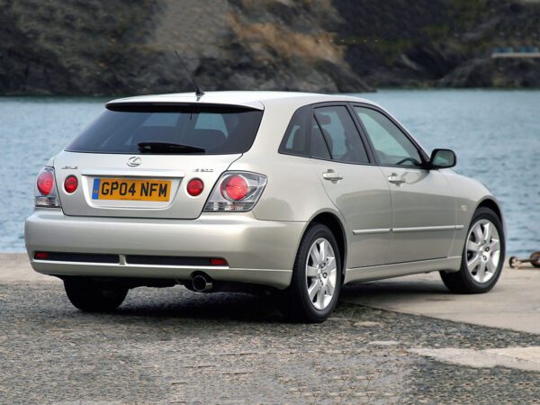 Lexus IS 200 Sportcross 2002-2005 vue AR - photo Lexus