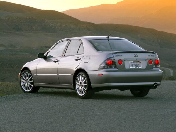 Lexus IS 300 Sport Design (Canada) 2003 vue AR - photo Lexus