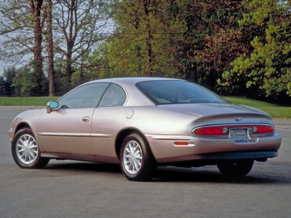 Buick Riviera 1994-1998 vue AR - photo Buick