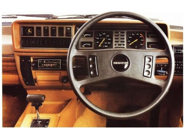 Chevrolet Senator 1979-1982 planche de bord - photo GM Afrique du Sud