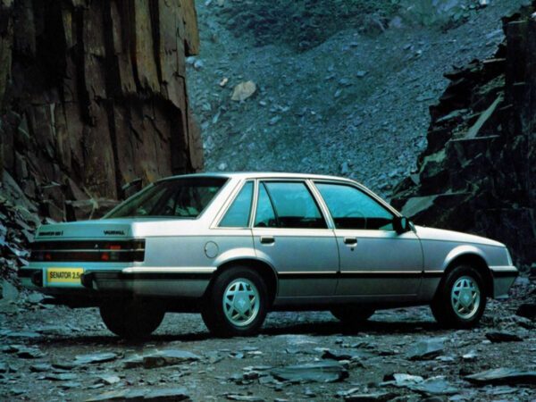 Vauxhall Senator Mk I 1984-1987 vue AR - photo Vauxhall