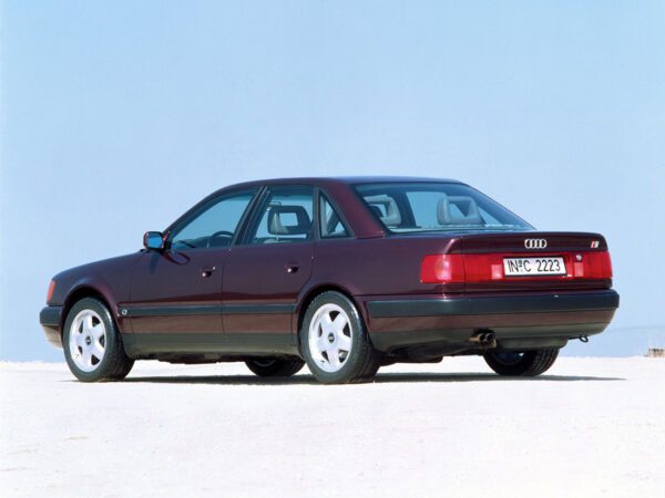 Audi 100 (C4) S4 1991 vue AR - photo Audi