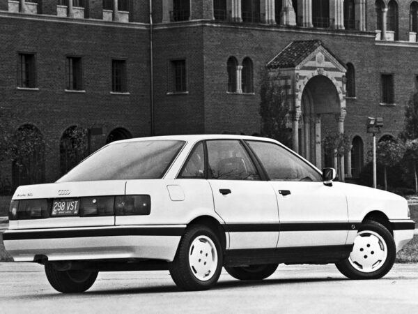 Audi 90 US 1987-1991 vue AR - photo Audi