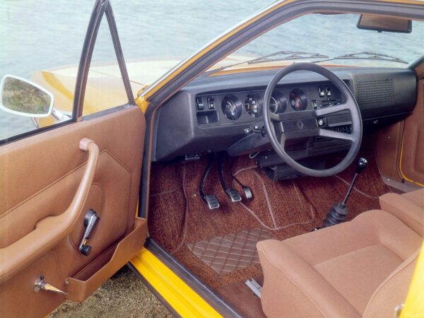 Renault 15 TL 1976-1979 intérieur - photo Renault