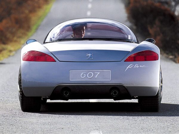 Peugeot 607 Féline concept face AR - salon de Genève 2000 - photo Peugeot