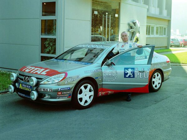 Peugeot 607 du record de 500 000 km parcourus en moins de 12 mois et son pilote Philippe Couesnon - photo Peugeot Deutschland GmbH