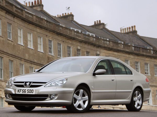 Peugeot 607 2004-2011 vue AV - photo Peugeot UK