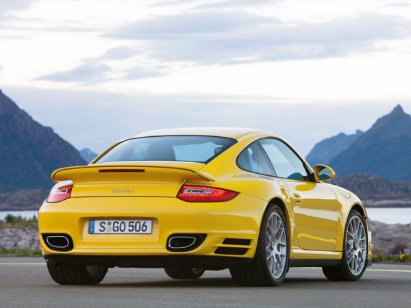 Porsche 911 type 997 Turbo phase 2 vue AR 2009-2012 - photo Porsche AG