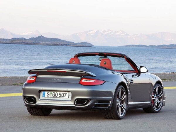 Porsche 911 type 997 cabriolet Turbo phase 2 vue AR 2009-2012 - photo Porsche AG